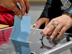 Le droit de vote des femmes fête ses 80 ans en France : pourquoi votent-elles moins que les hommes ?