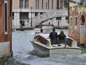 Une première mondiale à Venise : pourquoi certains touristes doivent-ils mettre la main à la poche ?