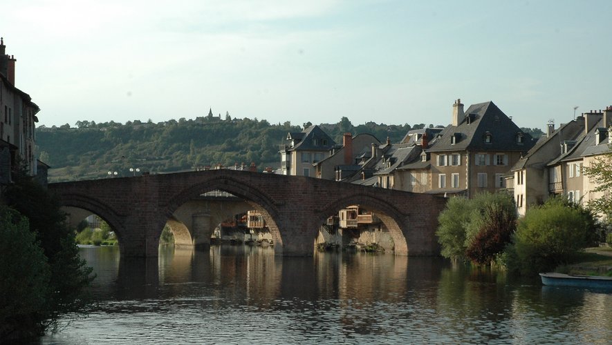 Espalion a été une sous-préfecture de l'Aveyron jusqu’en 1926.