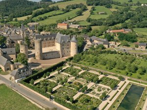 Cap sur le château de Bournazel, un joyau de la Renaissance dans la campagne aveyronnaise