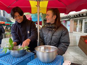 Rodez : la vente des brins de muguet, une tradition encore bien vivante qui a défié la pluie