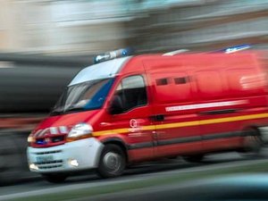 Aveyron : les deux septuagénaires se retrouvent bloqués dans leur voiture après une sortie de route
