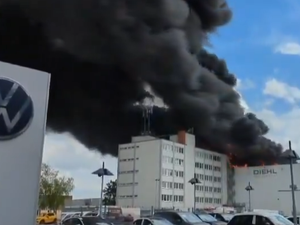 VIDEOS. Spectaculaire incendie dans une usine à Berlin : un potentiel nuage toxique se répand dans la capitale allemande