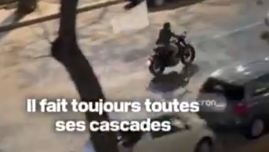 Dans la nuit du 25 au 26 avril dernier, cet acteur a été repéré dans les rues de Paris lancé à pleine vitesse sur une moto, dans le cadre d'un tournage pour la cérémonie de clôture.