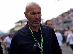 JO 2024 : il sera cagoulé et dévoilera son visage à la fin, Zidane en invité surprise à Marseille pour allumer le chaudron olympique ?