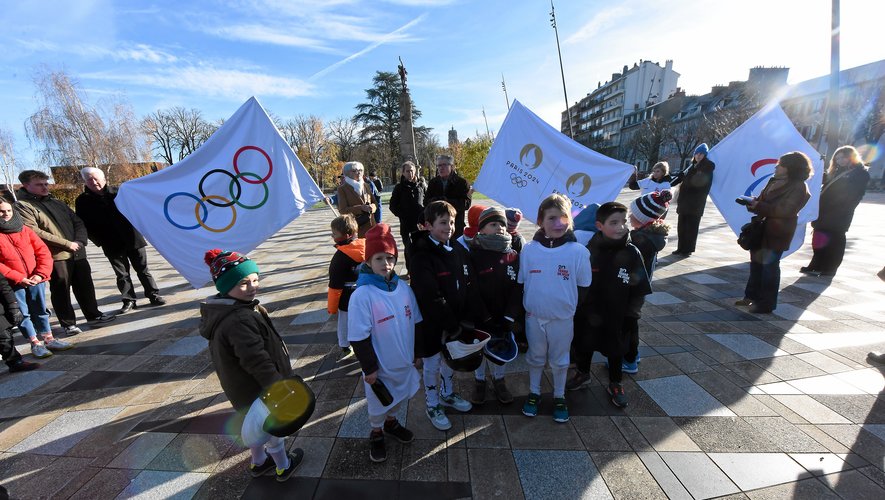 Le 28 novembre, Rodez, Espalion et Baraqueville ont accueilli la tournée des drapeaux olympiques et paralympiques.
