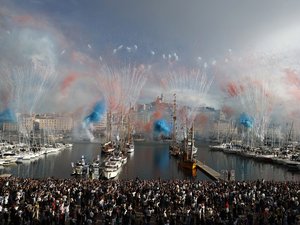 JO de Paris 2024 : énorme fête pour l'arrivée de la flamme olympique à Marseille, où va-t-elle se rendre à présent ?