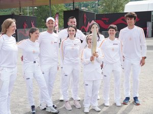 VIDEO. Écoliers, spectateurs, relayeurs, revivez les temps forts du passage de la flamme olympique à Millau, première étape du relais en Occitanie