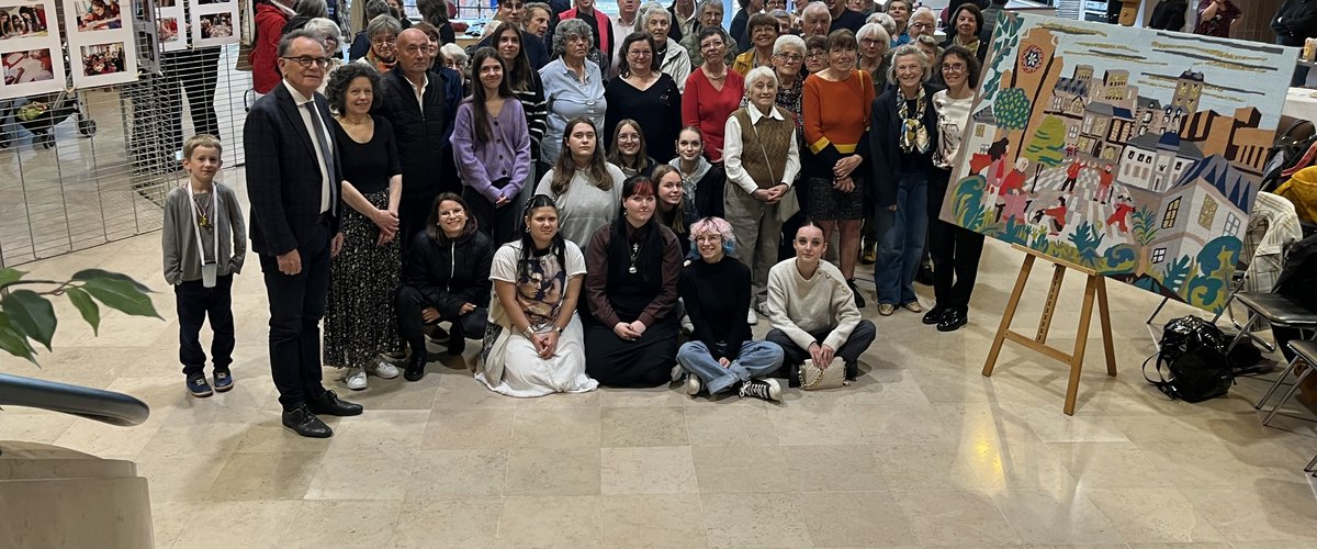 Rodez : une grande broderie qui noue les liens entre générations