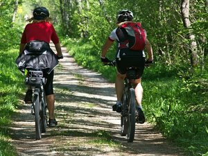 Aveyron : la Région Occitanie présente son nouveau plan vélo à Conques