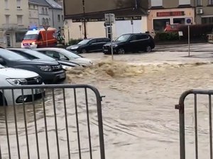 Orages et pluies torrentielles : la Moselle bascule en alerte rouge, 68 départements en vigilance ce vendredi