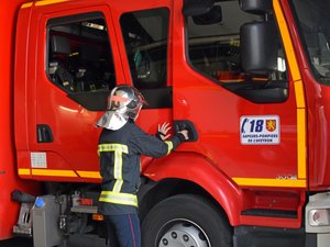 Aveyron : les flammes ravagent un bâtiment abritant du matériel agricole