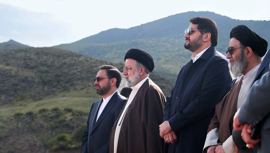 Le président iranien Ebrahim Raïssi (deuxième en partant de la gauche) est décédé dans un crash d’hélicoptère survenu dans le nord-ouest du pays, dimanche 19 mai 2024.