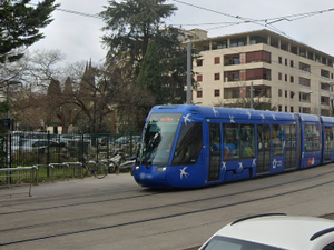 Occitanie : pour un briquet, il tabasse une jeune femme avec une rare violence et la traîne sur les rails d'un tramway qui arrive