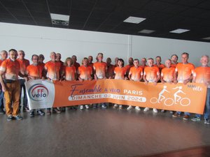 Des Aveyronnais se mettent en selle et partent tous ensemble à vélo, direction les J.O de Paris 2024