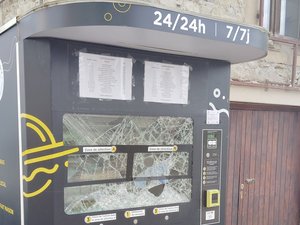 Aveyron : il découvre son distributeur de plats chauds vandalisé, énorme perte pour ce commerçant qui l'avait installé récemment