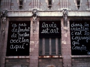 Mort de l'artiste Ben : quand celui qui peignait des mots a exposé deux fois en 30 ans au musée Denys-Puech de Rodez