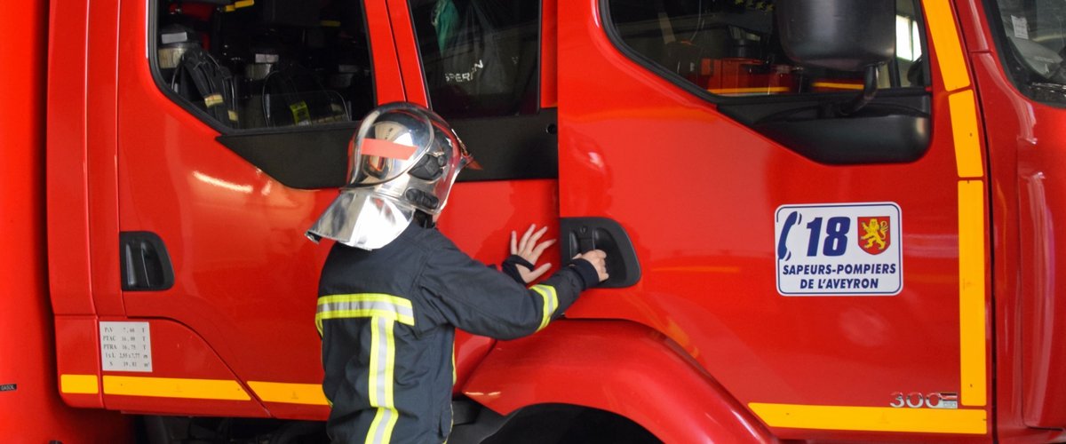 Aveyron : un engin agricole prend feu sur la RD 911, à Flavin, la circulation perturbée sur l’axe