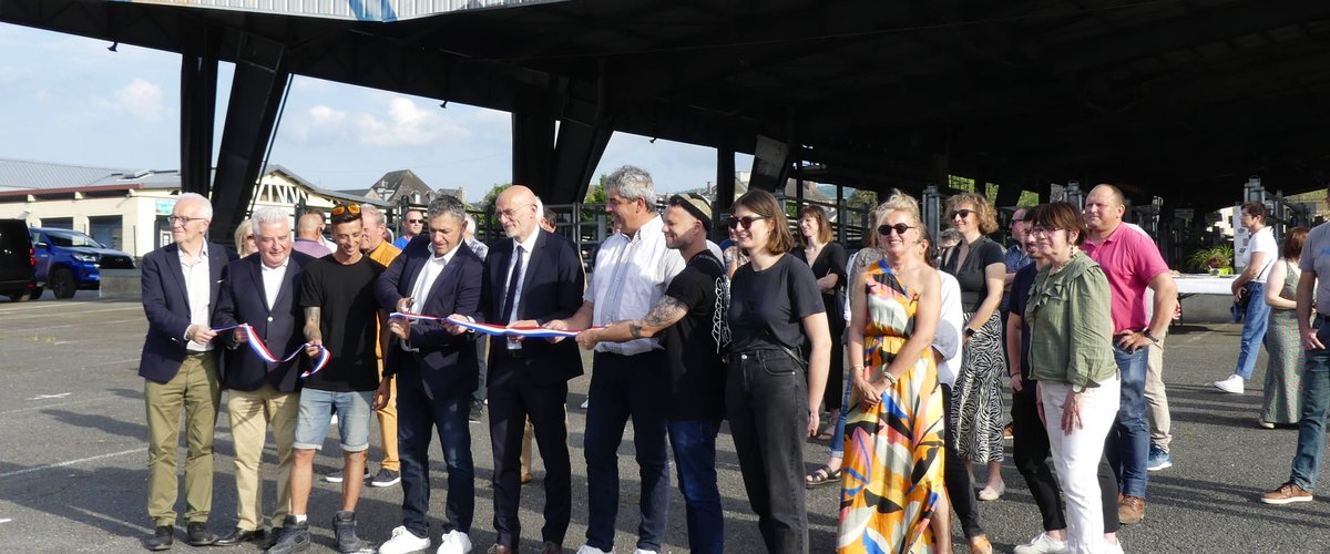 Laissac-Sévérac l'Église. La fresque sur le bâtiment du marché  aux bestiaux a été inaugurée