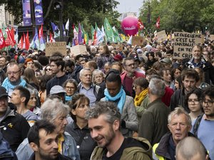 Mobilisation contre le RN : entre 217 000 et 640 000 personnes dans les cortèges contre l'extrême droite en France