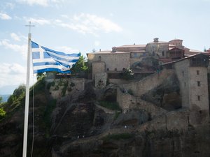 Vague de chaleur en Grèce : trois touristes partis randonner retrouvés morts, deux Françaises recherchées, le mystère s'épaissit