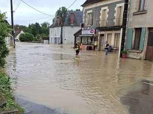 CARTES. Météo : orages, pluies diluviennes, crues, la vigilance orange s'étend à 12 départements, Mayenne et Maine-et-Loire restent en rouge