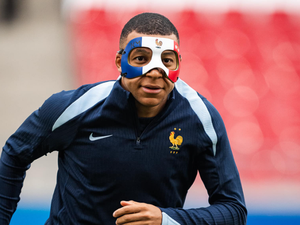 Euro 2024 : le nez de Kylian Mbappé en bleu blanc rouge à l'entraînement... mais peut-être pas contre les Pays-Bas