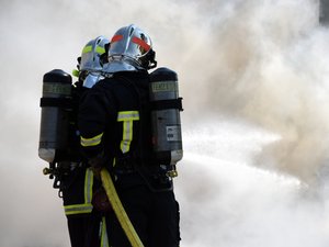 Incendie d'un immeuble près de l'Hôtel de Ville à Paris : sept blessés dont cinq pompiers, un homme en urgence absolue, ce que l'on sait