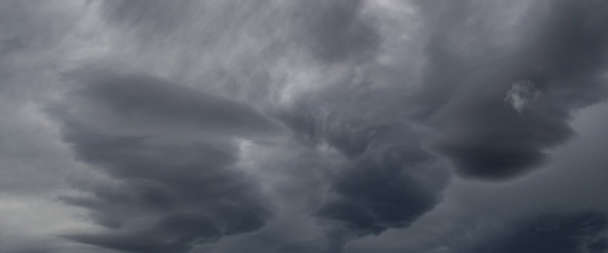 CARTE. Météo : les orages gagnent du terrain sur une grosse façade de l’Hexagone avec de fortes pluies et un risque de grêle, 33 départements placés en vigilance