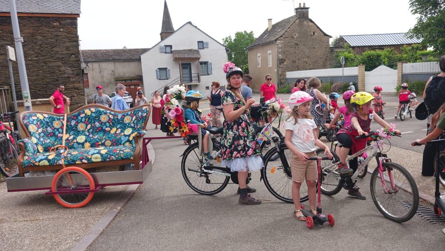 Aveyron : cette compagnie est de retour avec leurs vélos fleuris dans ...