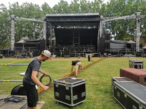 F'estivada de Rodez : à la veille du premier concert de cette édition 2024, le haras prend forme