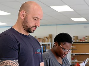 Rodez. A Millau, voici comment l'atelier de Julien H, façonnier, met en selle des marques locales