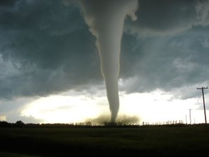 EN IMAGES. Entre tourbillons et tornades, c'est deux poids deux mesures