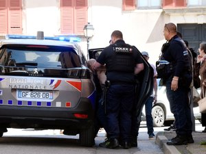 Rodez : des faits de violences volontaires avec arme pour le chauffard qui avait percuté les marches de la cathédrale