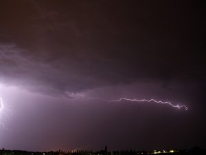 CARTE. Météo : la vigilance orange étendue, quels sont les 24 départements concernés par ces orages très électriques accompagnés de rafales de vent et de grêle ?