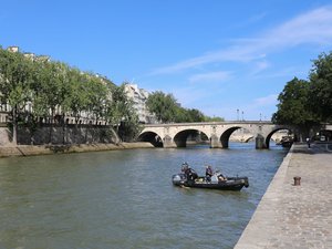 JO de Paris 2024 : avec Anne Hidalgo mais sans Emmanuel Macron, nouveau plongeon dans la Seine ce mercredi