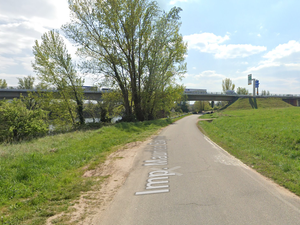 Occitanie : pour éviter un animal la nuit, elle jette sa voiture dans le fleuve et commence à couler