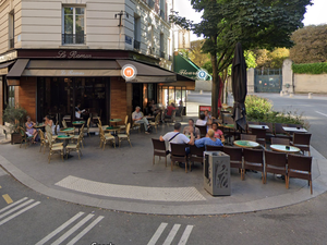 Une voiture percute la terrasse d'un bar à Paris, plusieurs blessés dont trois graves