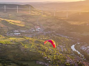 Votre été en Aveyron : découverte à la Pouncho, au coeur du royaume des parapentistes