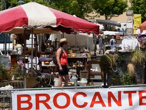 Derniers préparatifs pour la 48e édition de la foire à la brocante et aux antiquités de Lanuéjouls