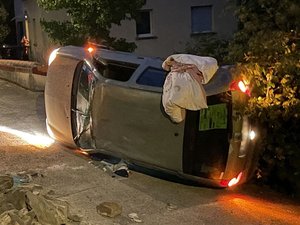 Aveyron : le véhicule qui a fait une sortie de route à l'entrée de ce village 