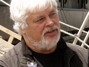 Arrestation de Paul Watson : profil, placement en détention, vague de soutien en France... ce que l'on sait