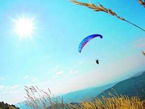 Aveyron : un parapentiste se blesse sérieusement à l'atterrissage