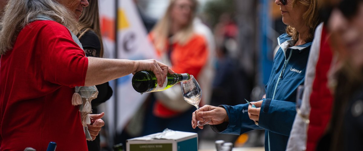 Comme à la mer : à Millau, des dégustations de vins Picpoul de Pinet et d’huîtres de Bouzigues