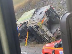 Il perd le contrôle de son camion poubelle, qui se renverse sur le flanc : le jeune conducteur légèrement blessé à Millau