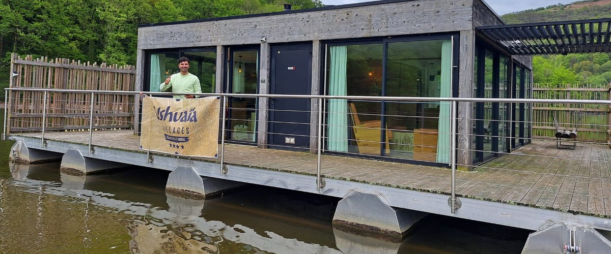 Maison autonome et flottante sur le lac de Castelnau, le carré de vie va enfin être disponible à la location !