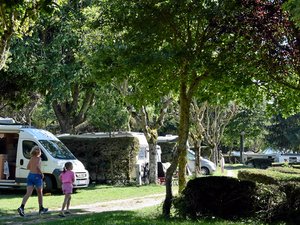 Les campings de l'Aveyron en suspens, plombés par une saison retardée par la météo