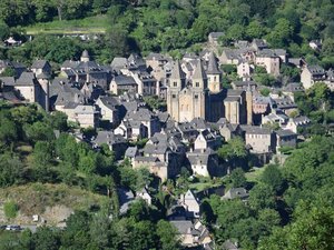 Les trucs à voir et à faire en Aveyron durant l'été : la majesté de sainte Foy dans la salle du trésor de Conques