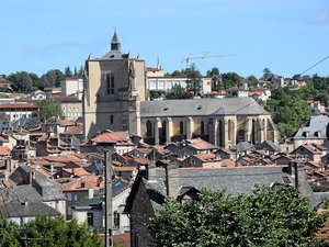 Votre été en Aveyron : une randonnée aux sources de la bastide, un parcours pour appréhender l'histoire