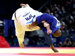 JO de Paris 2024 : au bout d'une finale légendaire, Teddy Riner offre l'or à l'équipe de France de judo par équipe mixte